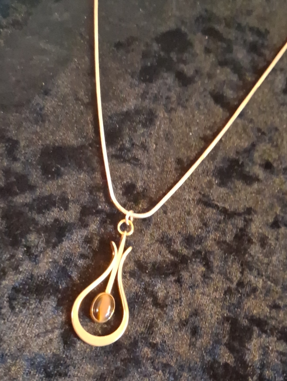 Avon Gold-Tone Pendant Necklace with Tigers Eye Stone. 22 In L.